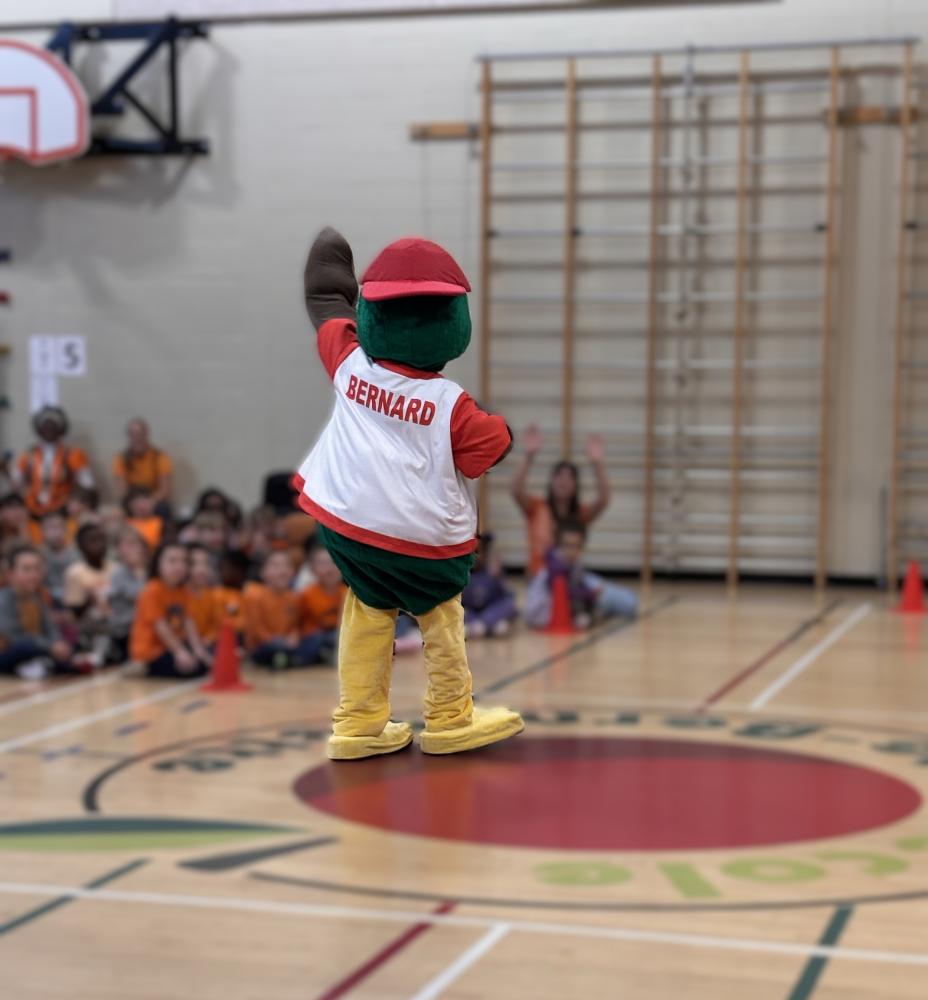 Bienvenue à Bernard le Canard, notre toute première mascotte!